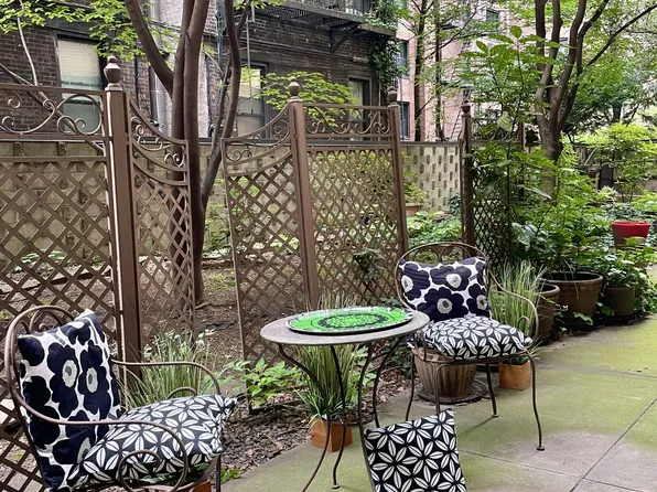 310 West 56th Street 1G image 2 of 18