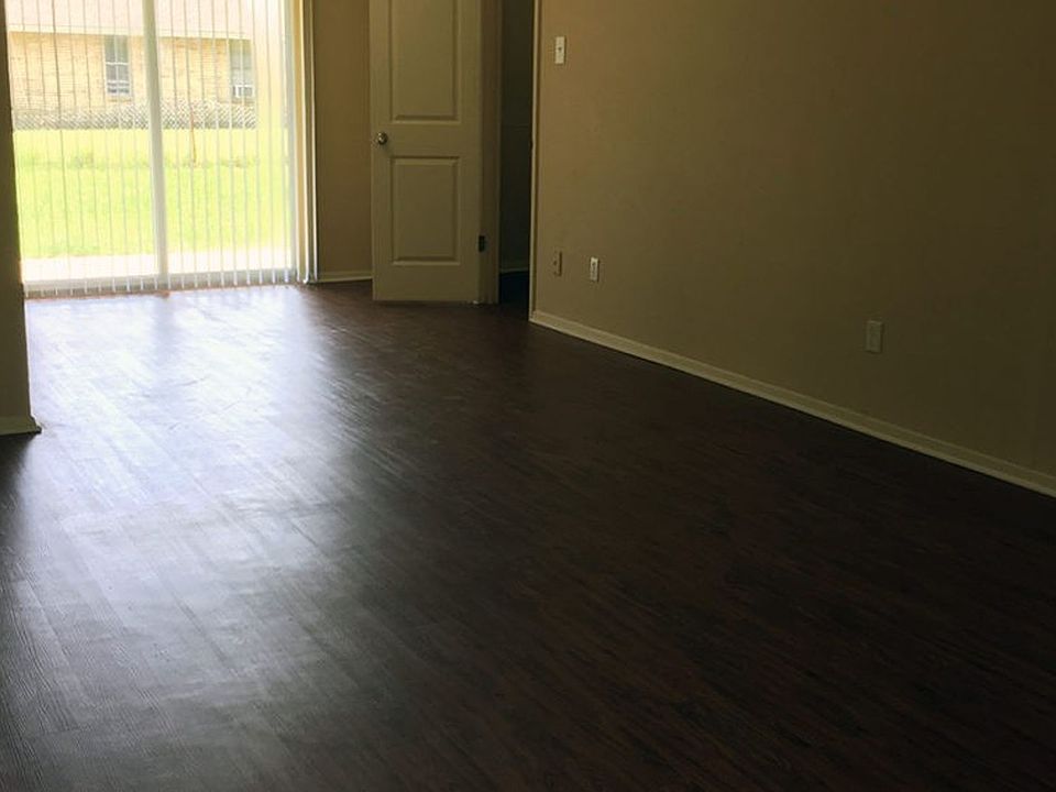 2nd image of 3028 Montclair Pl