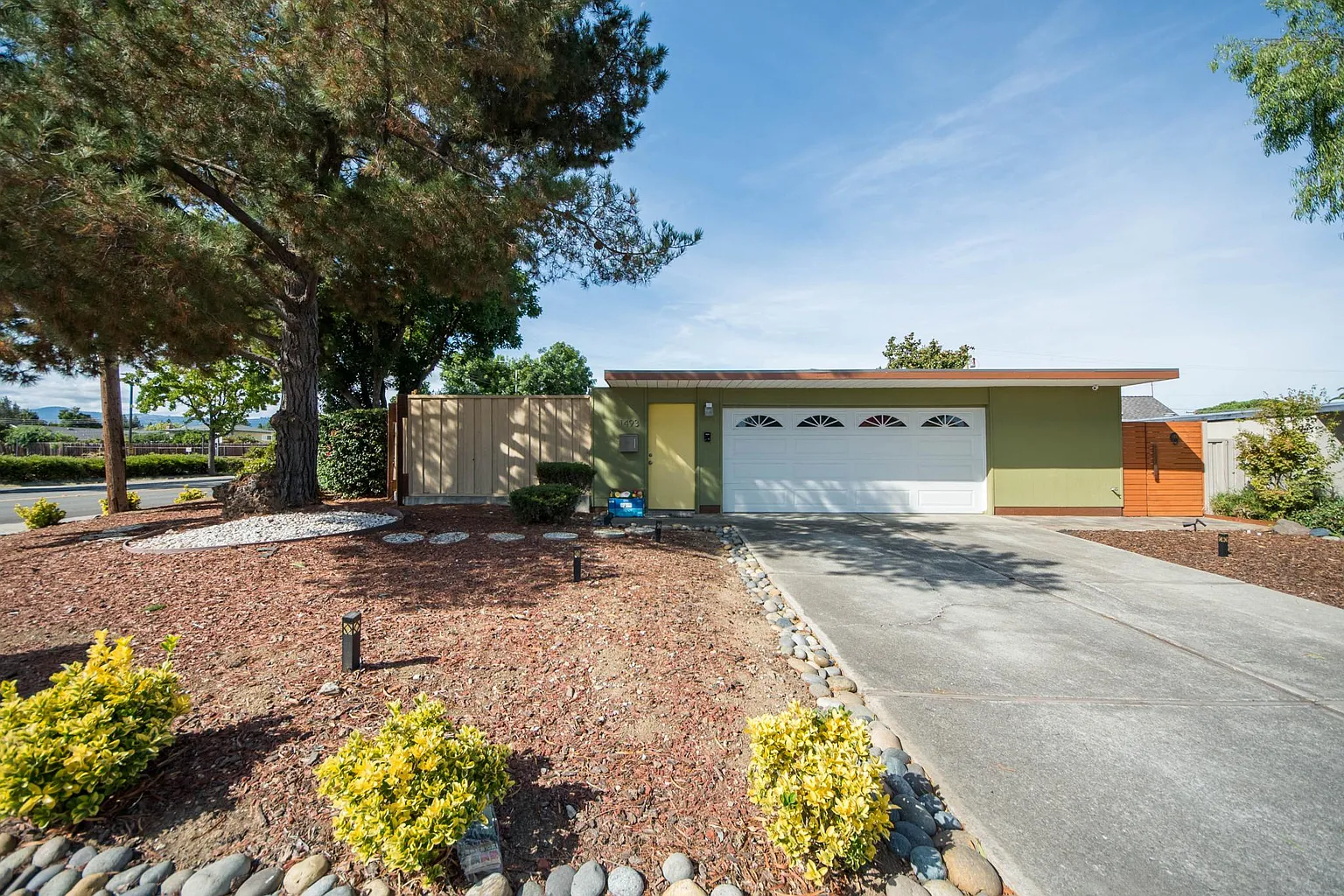 1493 Chickadee Ct photo 1