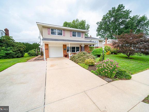 3rd image of 2119 Armour Dr