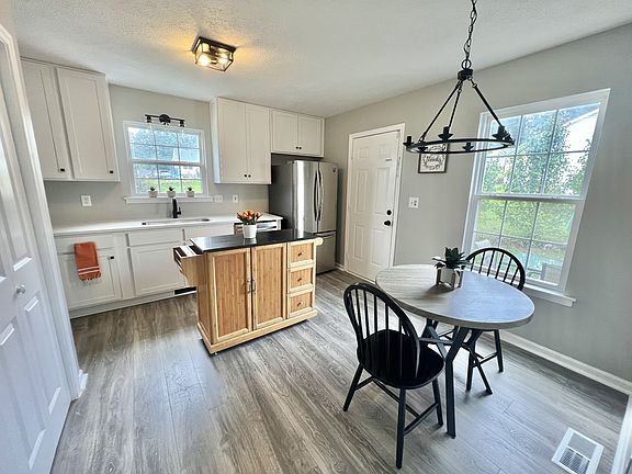 4th image of 273 Fritz Cir