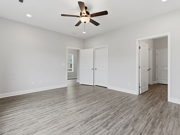 2nd image of 3237 McClellan Way SE