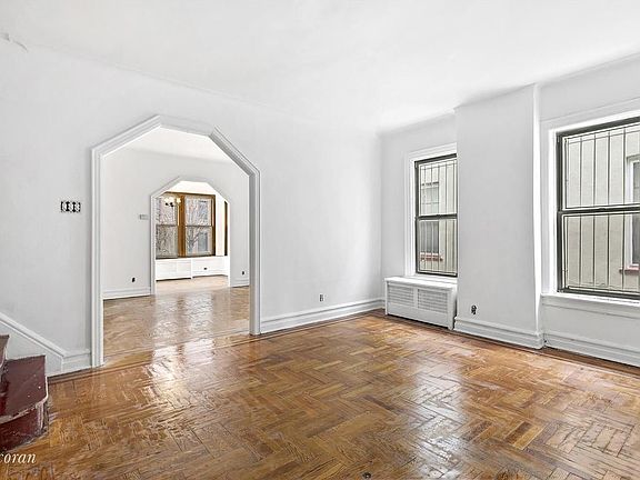 4th image of 253 Montgomery St