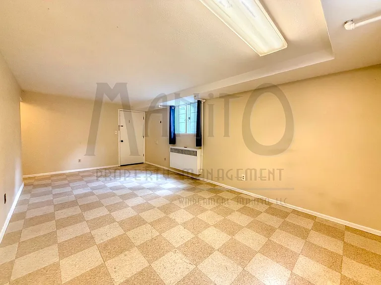 6 S Oak St — Photo 4