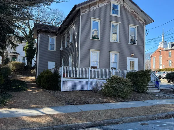 44 Franklin St, New London, CT 06320