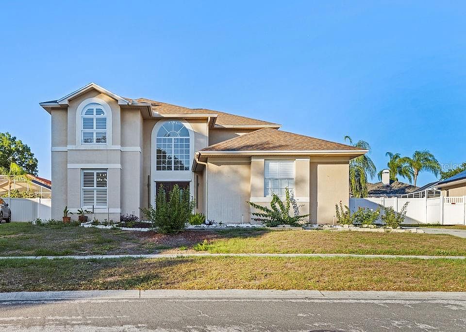 1st image of 811 Sandcastle Cir