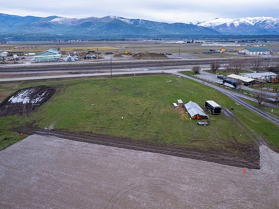 4th image of 2 Howells Ln