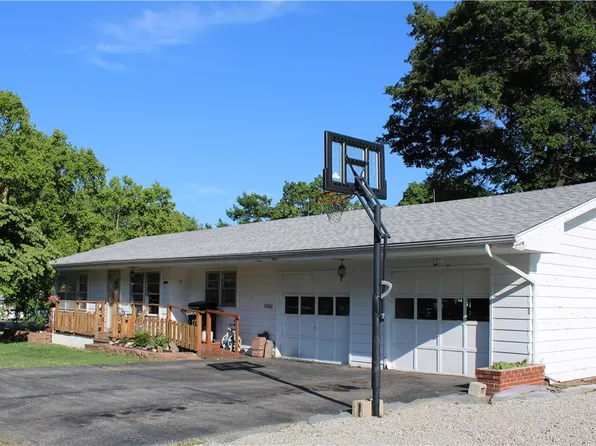 1005 Wisconsin Ave, Windsor, IL 61957