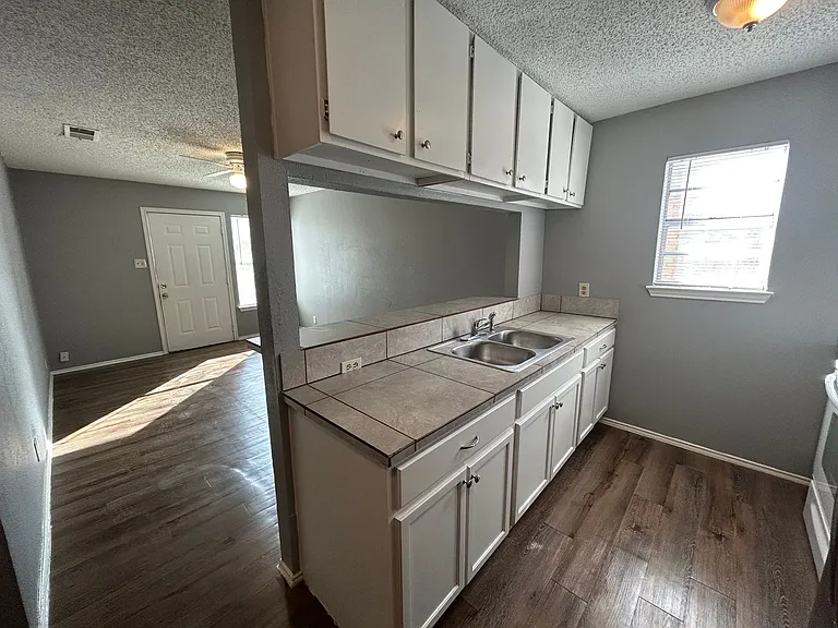 518 Briggs St — Photo 4