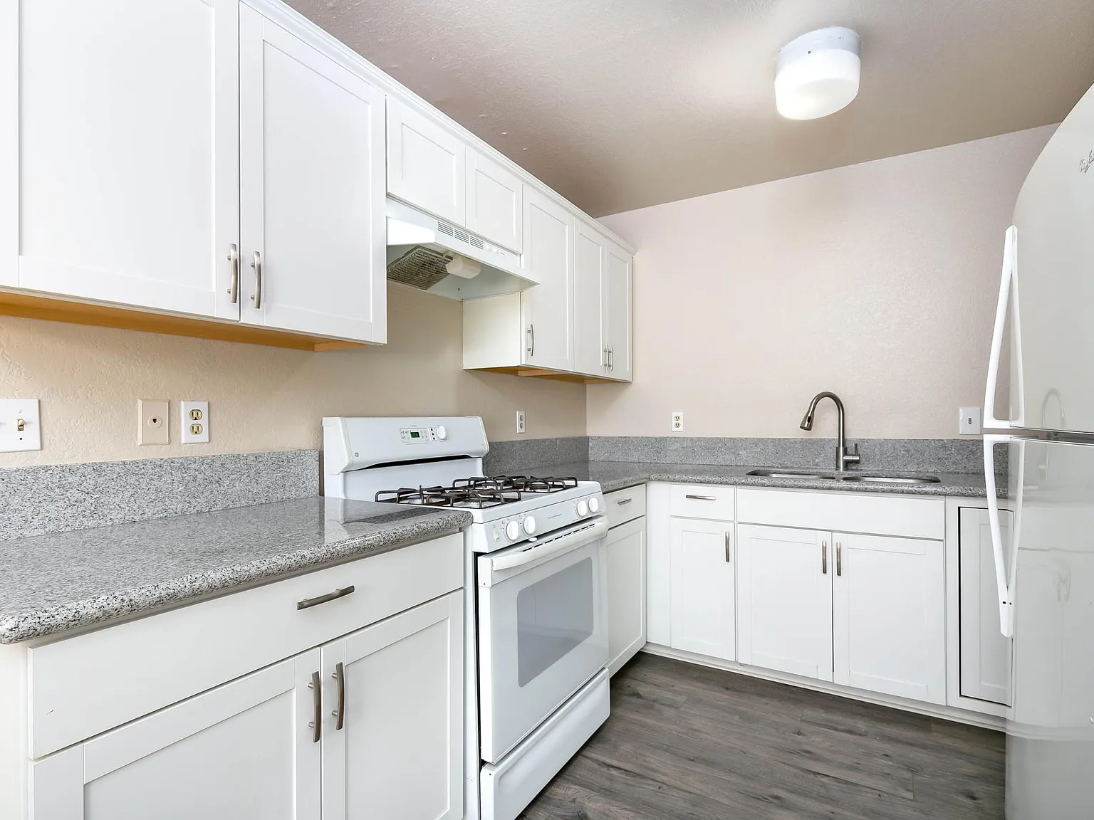 2 bed, 850 sqft, $1,950 — Photo 3