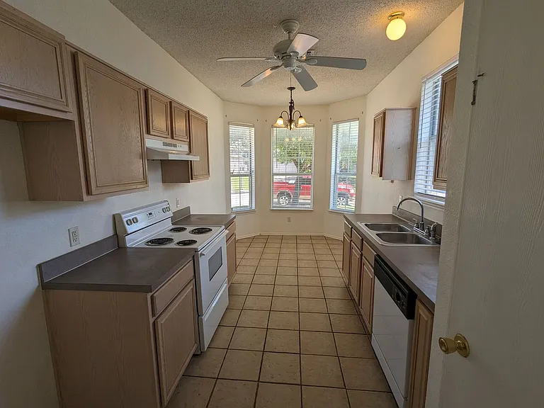 6367 Stonewater Bend Trl — Photo 4