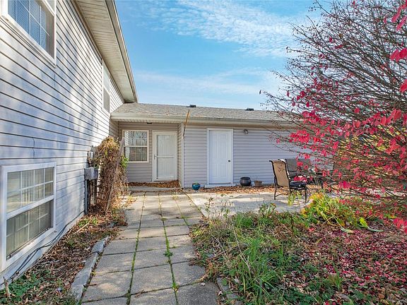 5th image of 100 King Oak Dr