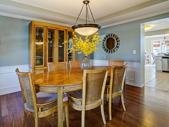 4th image of 836 Monarda Pl