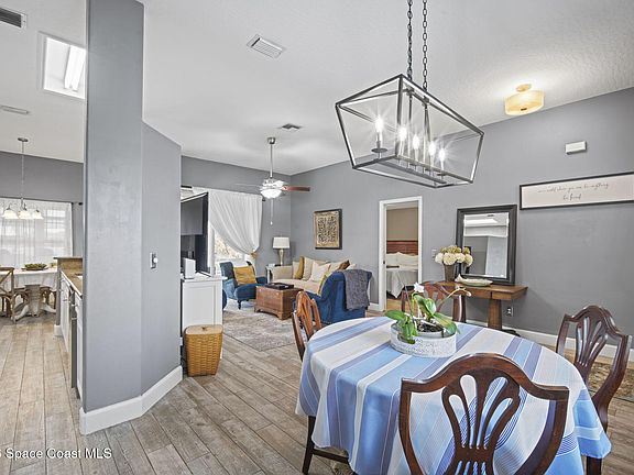 5th image of 472 Arbor St