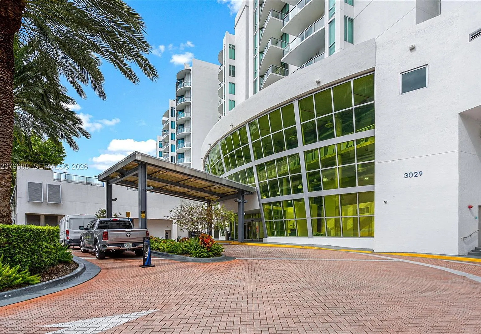 Uptown Marina Lofts Condo — Photo 3