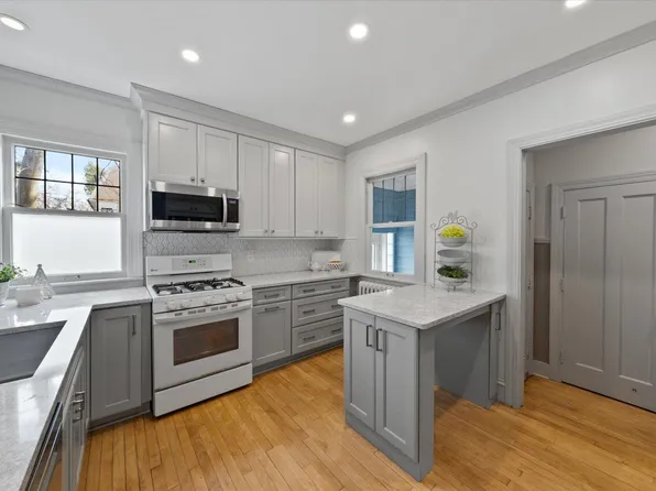 103 Ellenbecker ROAD, Thiensville, WI 53092