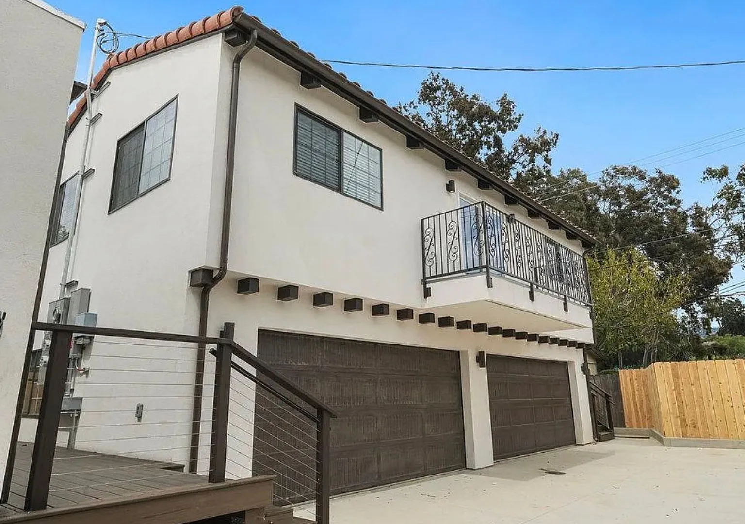 550 Hathaway Ave — Photo 1