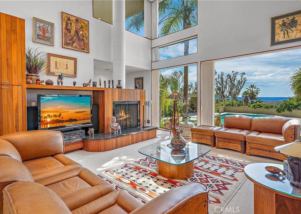1st image of 3028 Overhill Dr