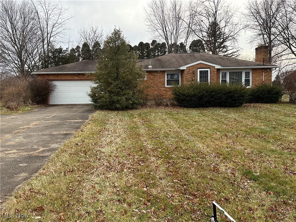 3858 Easton St NE photo 1