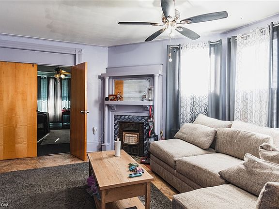 3rd image of 905 Virginia Ave