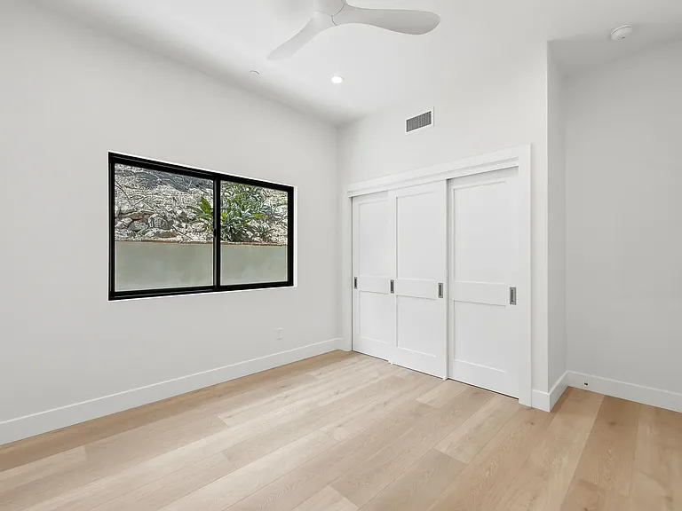991 W Highland Dr — Photo 18