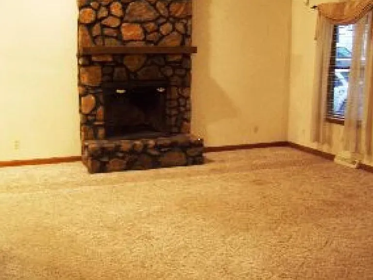 215 Jefferson Woods Dr — Photo 5