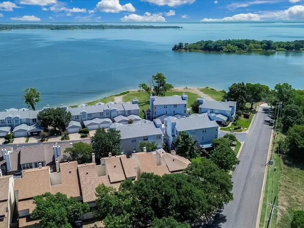 29 Oakbrook Dr, Lewisville, TX 75057