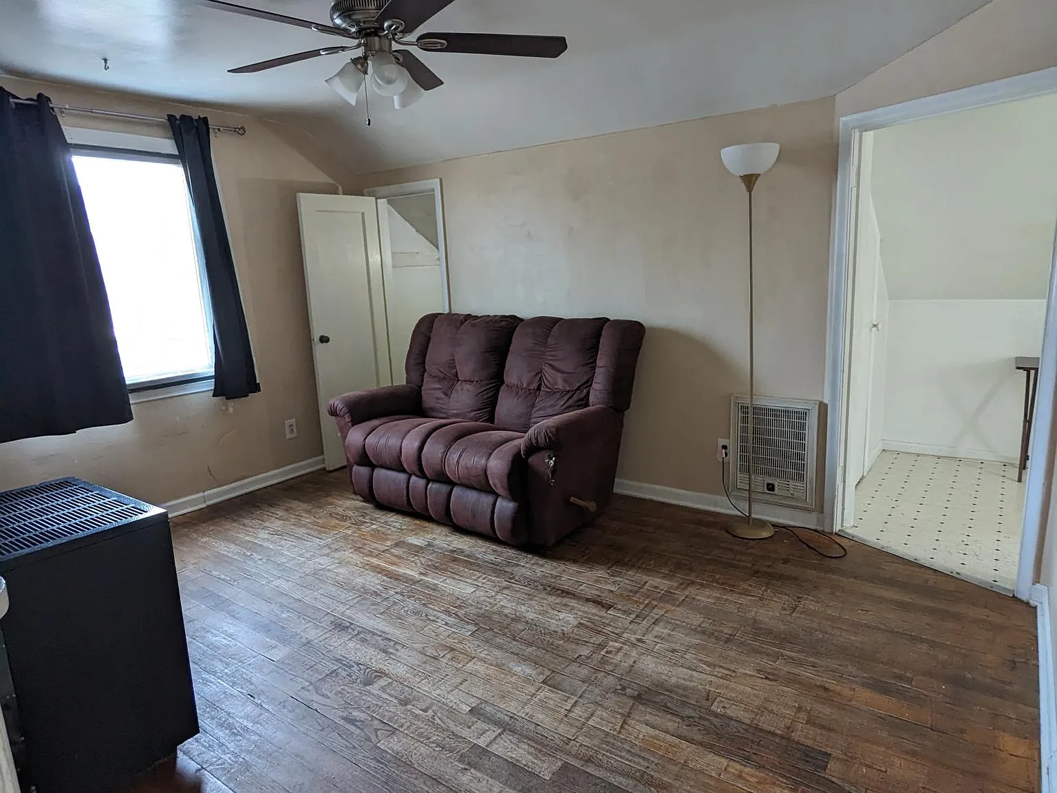 2 bed, 425 sqft, $699 — Photo 1