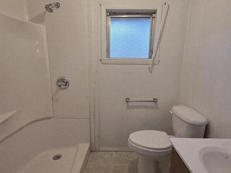 1205 E Green St — Photo 10