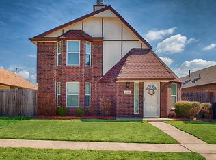2124 Briarcliff Dr, Moore, OK 73170