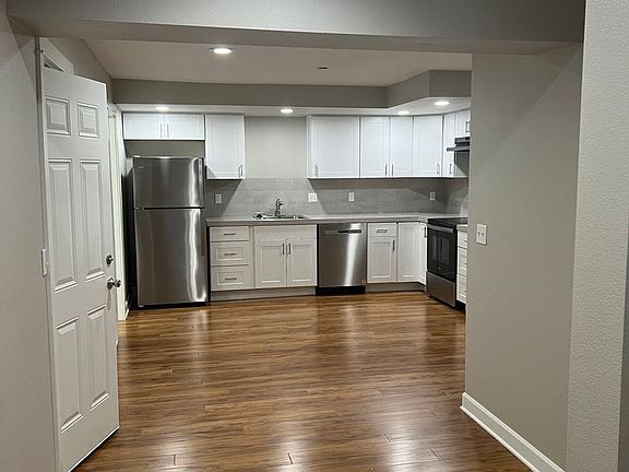 4th image of 2821 SE 50th Ave #17