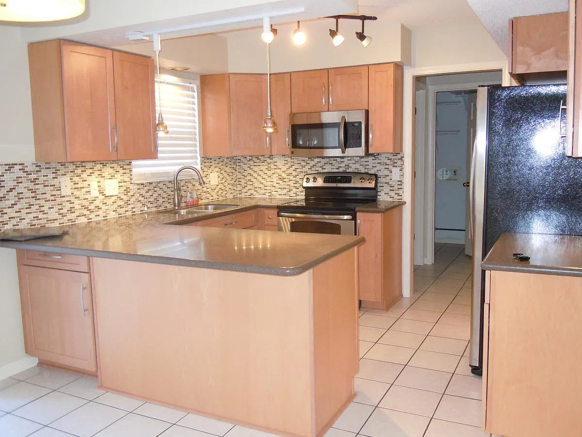 2 bed, 1.5 bath, 1429 sqft, $1,600 — Photo 3