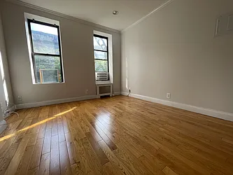 Rented by R New York