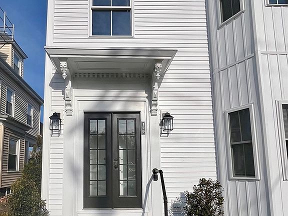 5th image of 129 Court St