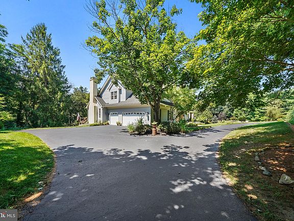 3rd image of 997 Centennial Dr