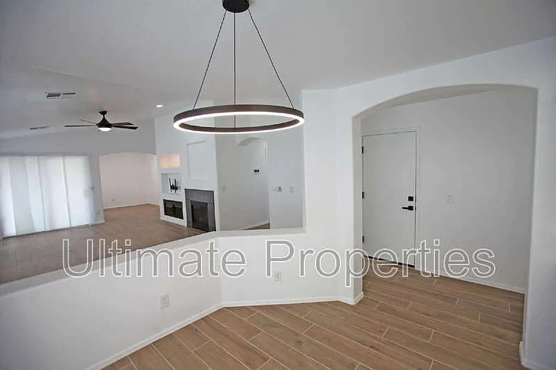 3 bed, 2.0 bath, 1574 sqft, $2,395 — Photo 4