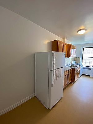4th image of 1126 Evergreen Ave #3K