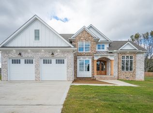 1050 Baylee Cir, Lawrenceburg, TN 38464