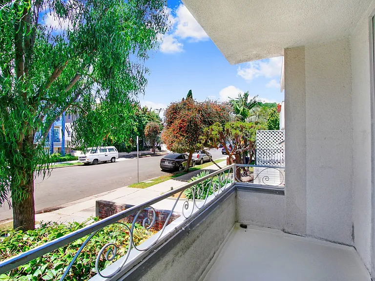 1342 Wellesley Ave — Photo 7