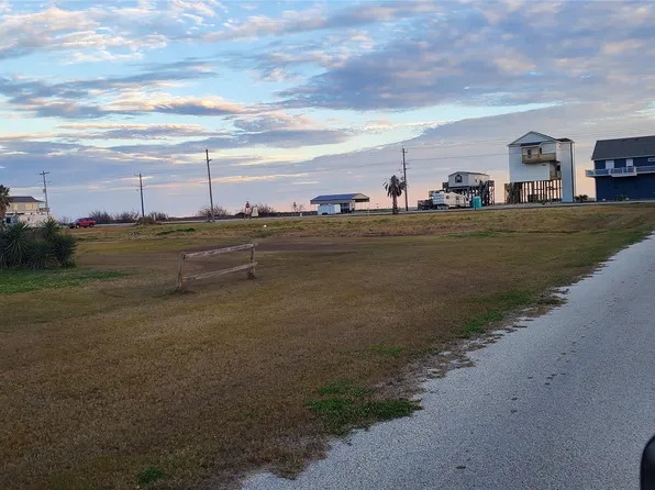 1221 Rollover Cir, Gilchrist, TX 77617