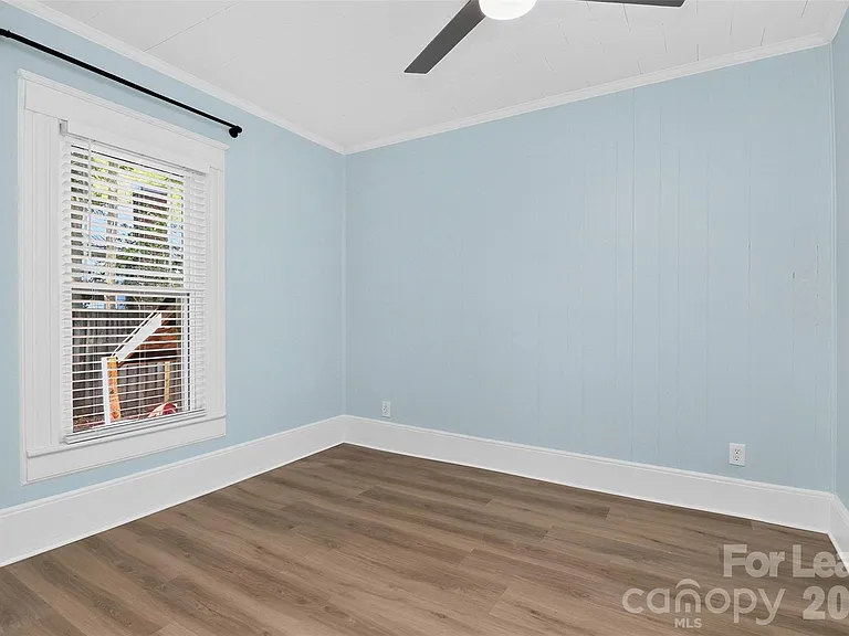 204 E McNeely Ave — Photo 20