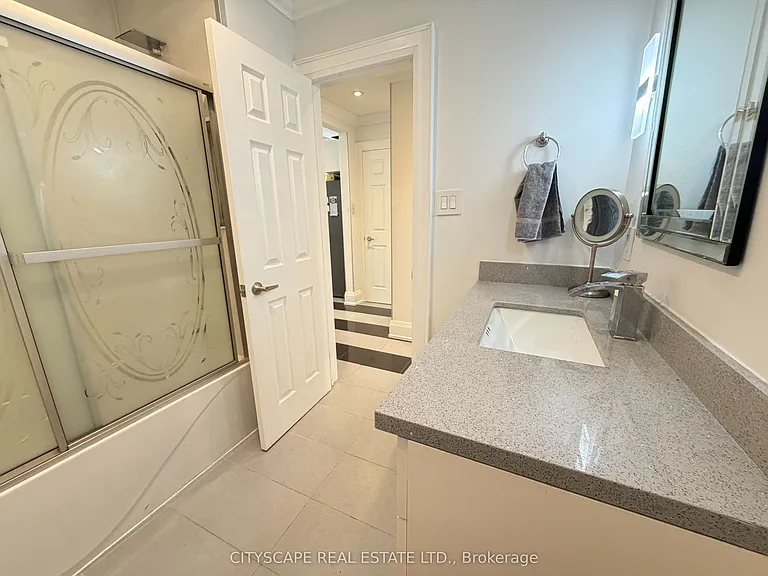 135 Bonham Blvd #UPPER — Photo 23