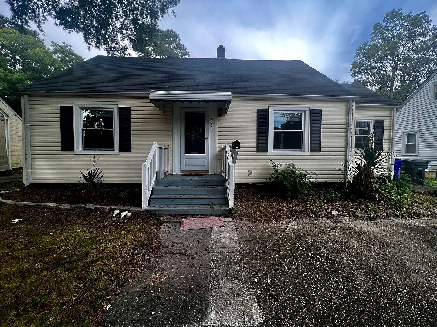 Charming Cape Cod Located in the heart of Norfolk. — Photo 1
