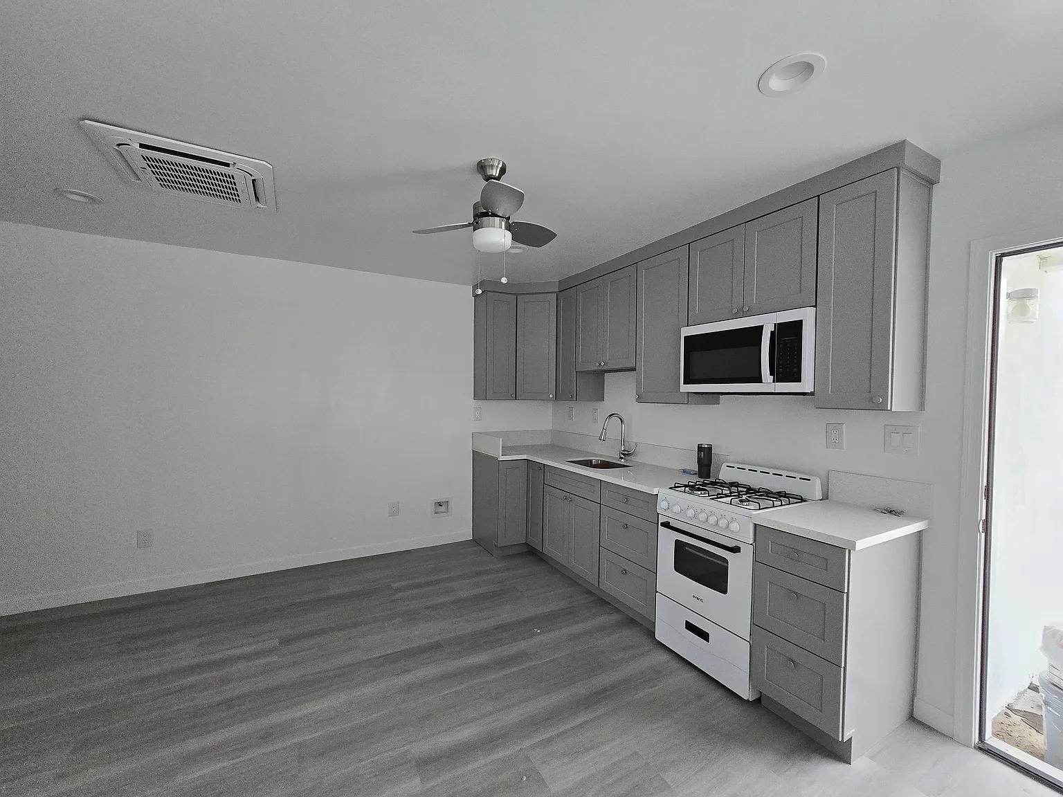 2706 Thornton Ave — Photo 3