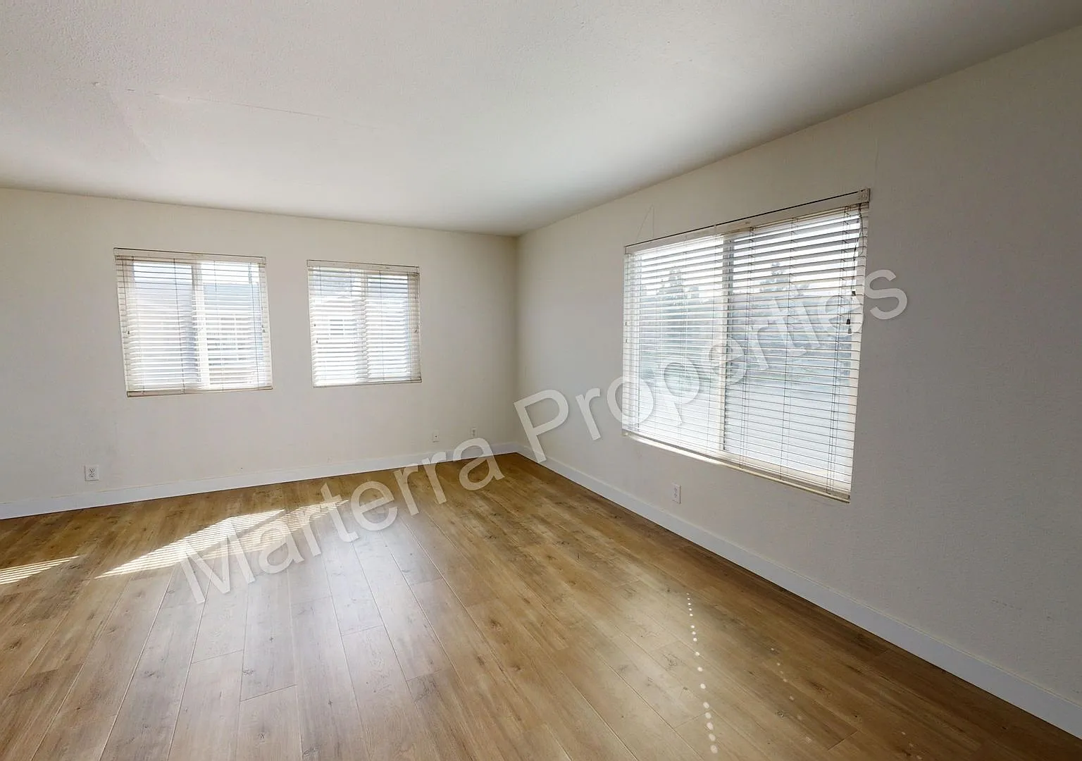 2861 Mendoza Dr — Photo 2