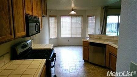 5th image of 1058 Bell Ave
