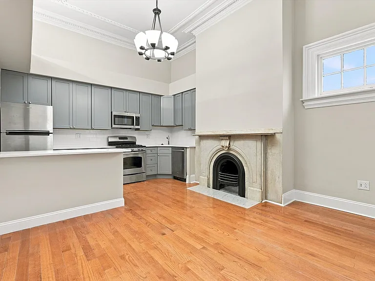 1014 Clinton St #1STREAR — Photo 2