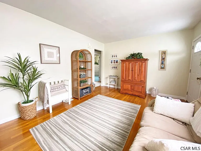 336 Columbia St — Photo 3