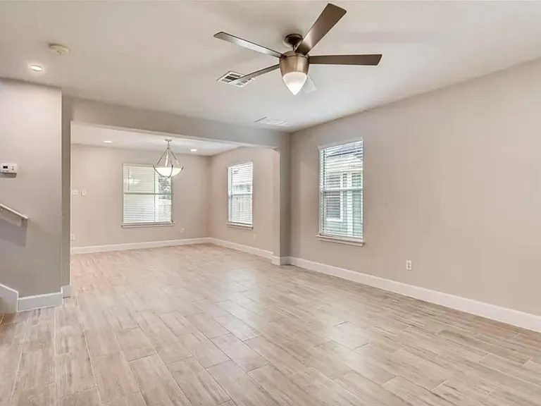 9407 Rowlands Sayle Rd — Photo 2