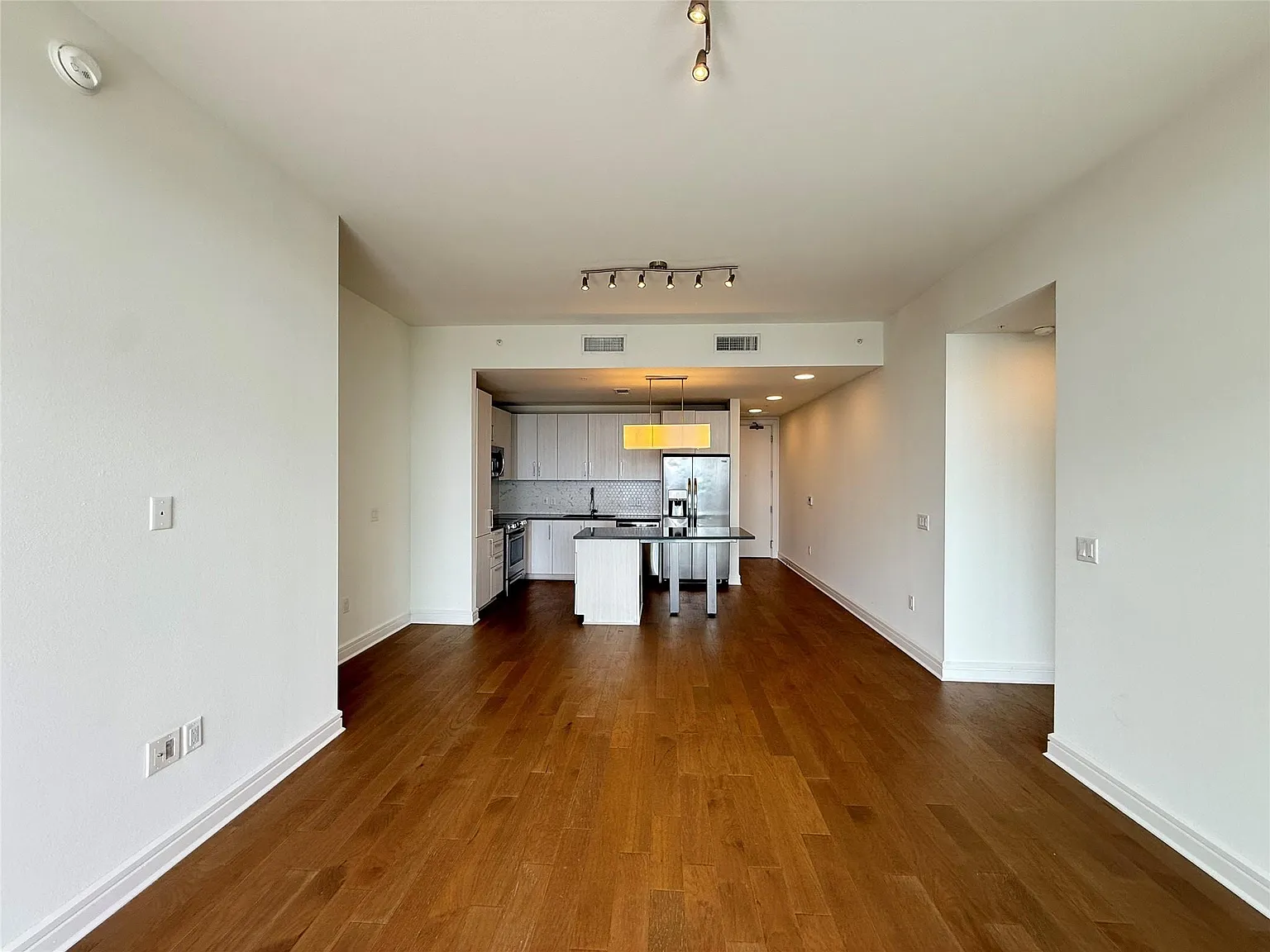 2 bed, 2.0 bath, 1335 sqft, $2,720 — Photo 4